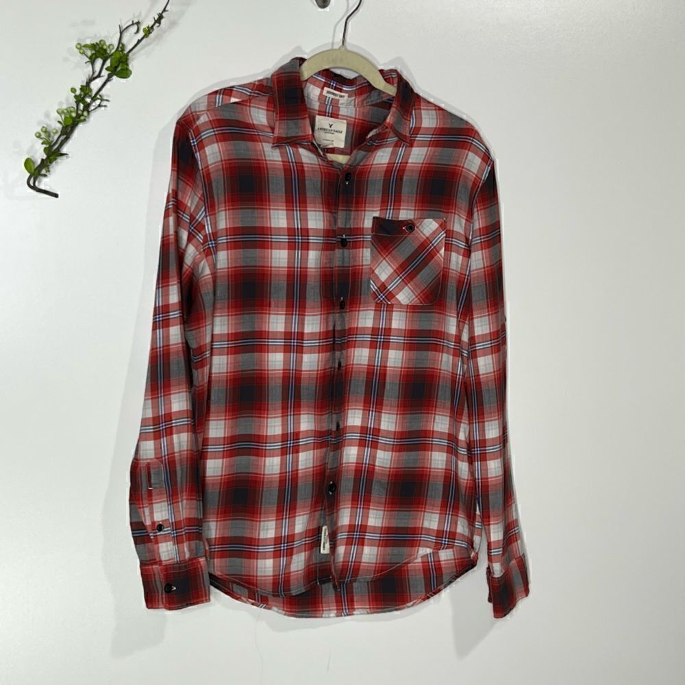 American Eagle Outfitters Red Black Plaid Cotton Button Up Shirt Classic Fit